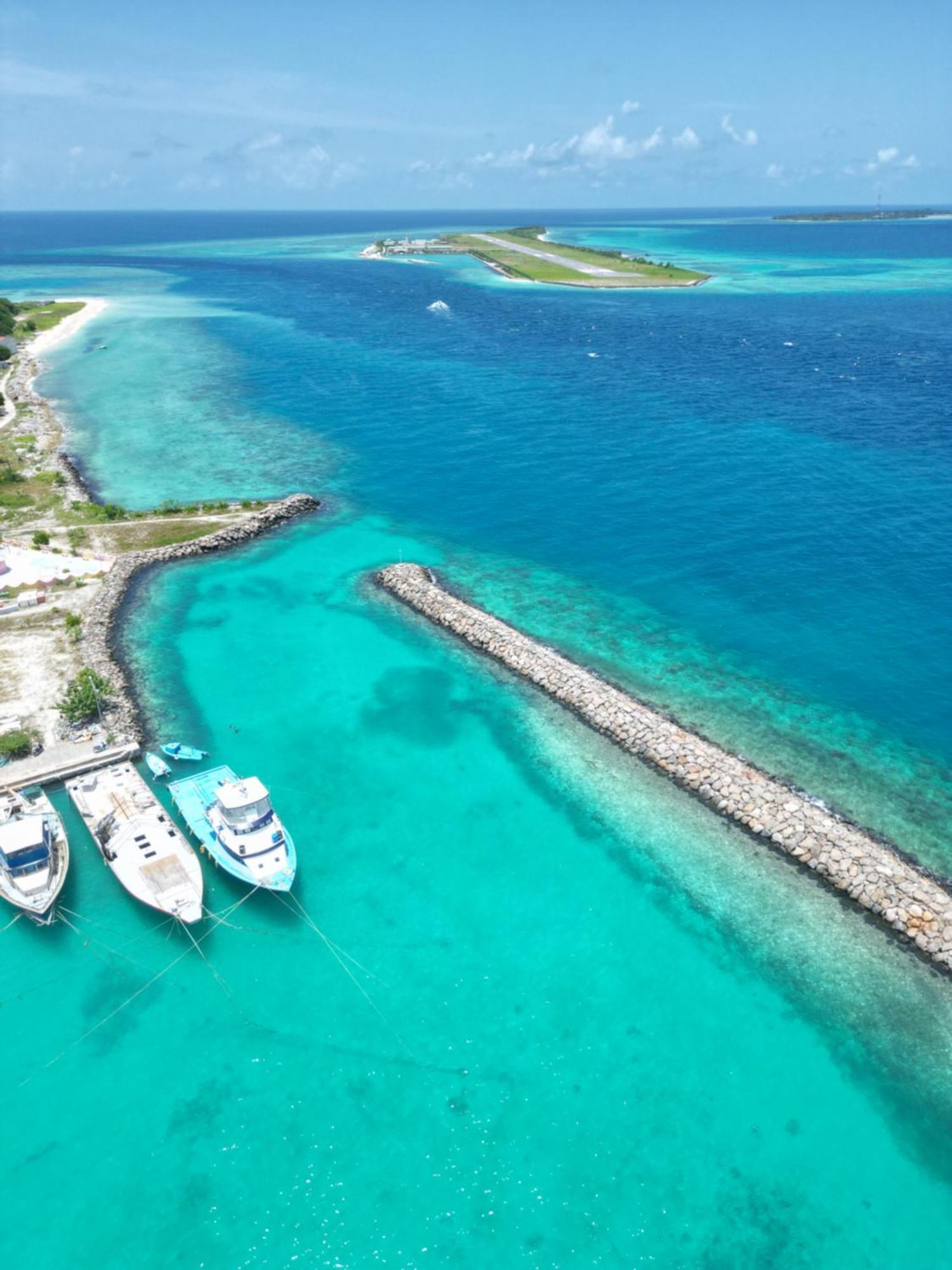 One The Island Hotell Naifaru Exteriör bild